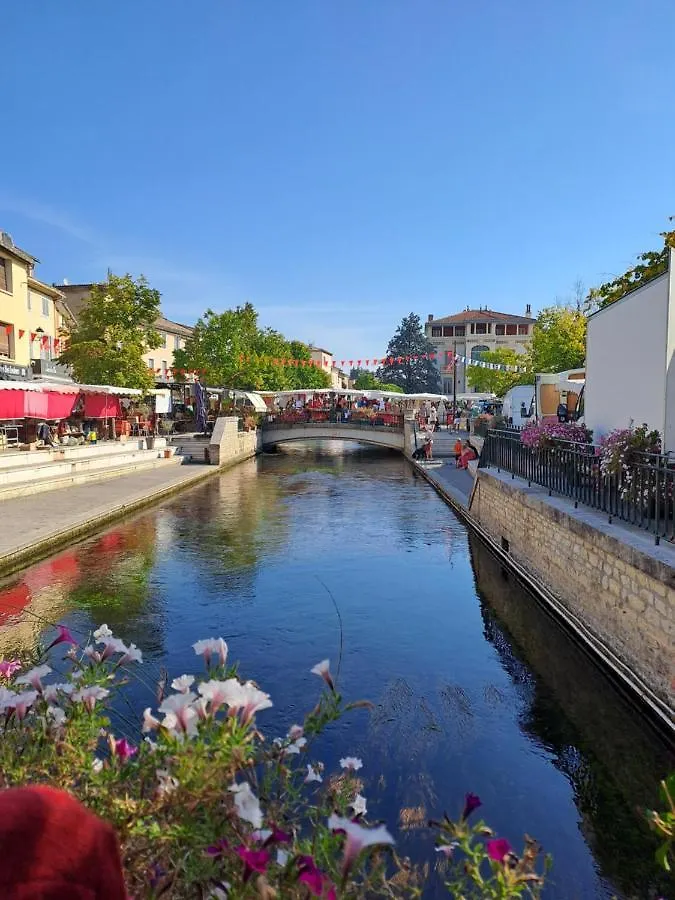 Appartement T2 A 2Min Du Centre +Parking à LʼIsle-sur-la-Sorgue France