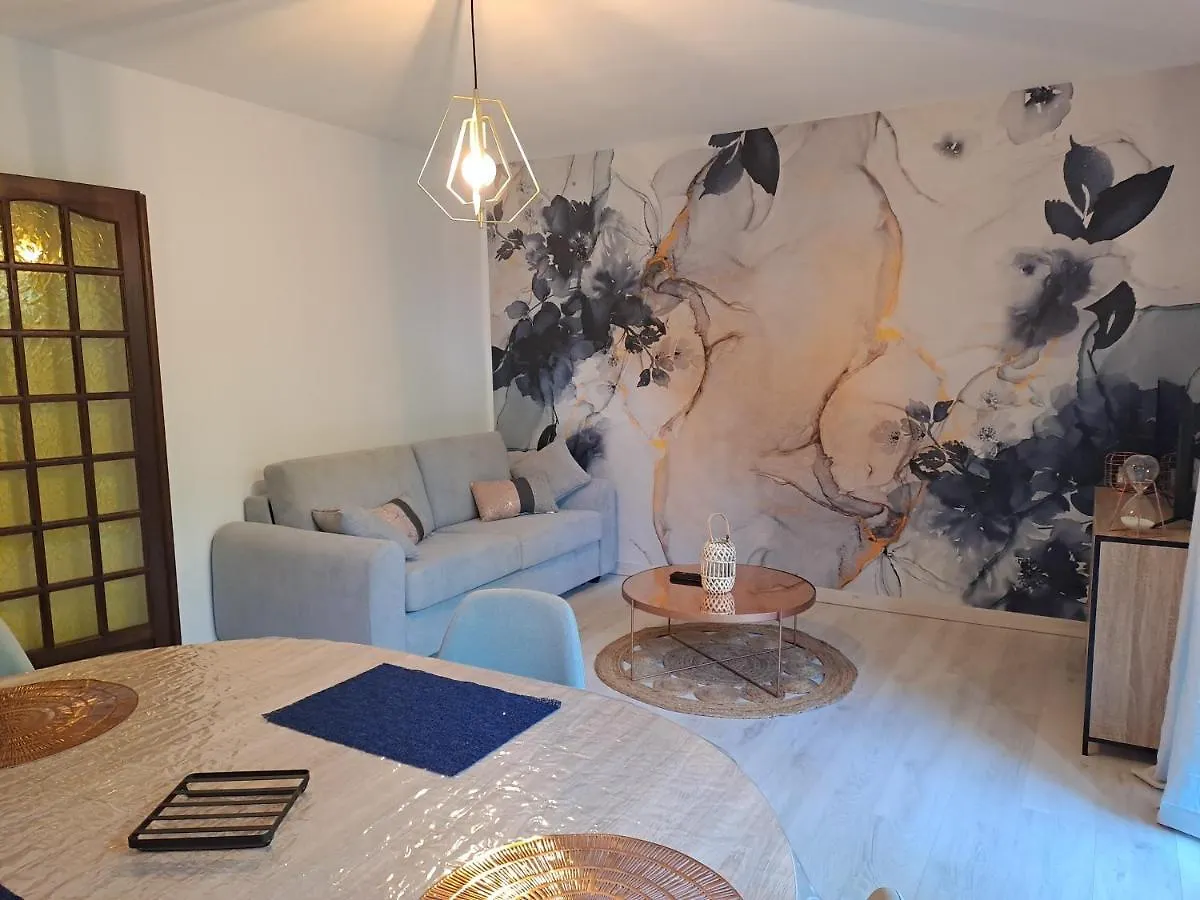 Appartement T2 A 2Min Du Centre +Parking à LʼIsle-sur-la-Sorgue